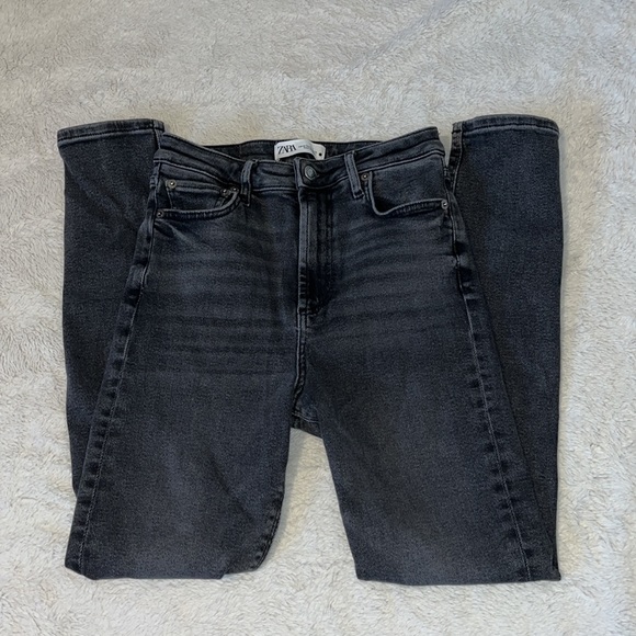 Black high rise Zara jeans - Picture 2 of 7